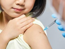 5~11세, 백신 올해 안 맞는다…"충분한 조사후에 결정" 기사 이미지