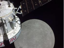 달 최근접한 오리온, 이번엔 '달 뒷면'서 셀카 찍었다 기사 이미지