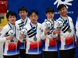 청각장애 컬링 남자 대표팀, 데플림픽 단체전 은메달 기사 이미지