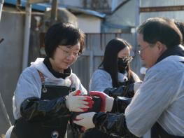 "올해도 2000장 기부"…식약처장, 사랑의 연탄배달 봉사 기사 이미지