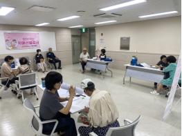 고양시향동종합사회복지관, 덕양구치매안심센터와 ‘찾아가는 치매조기검진’ 실시 기사 이미지
