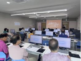 운정다누림노인복지관, 중부대 RISE 사업 연계 시니어 AI 교육 운영 ‘AI로 만드는 나의 이야기’ 통해 디지털 활용 역량 강화 기사 이미지