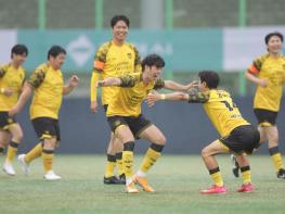 발달장애인과 비장애인 함께뛰는 K리그 통합축구대회 개막 기사 이미지
